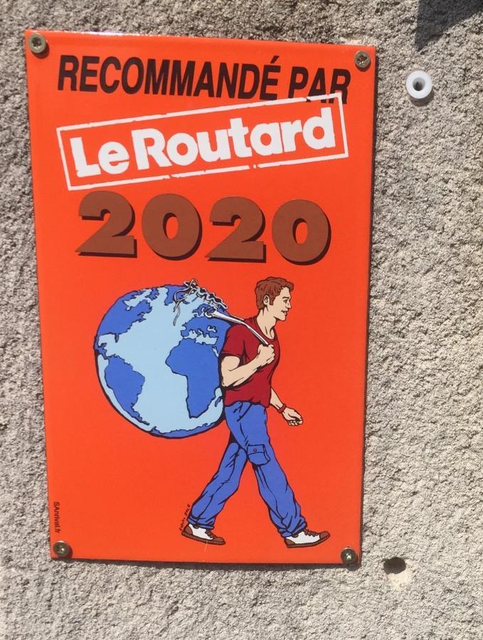 Les Maitres Sonneurs Bed & Breakfast Huriel Eksteriør bilde
