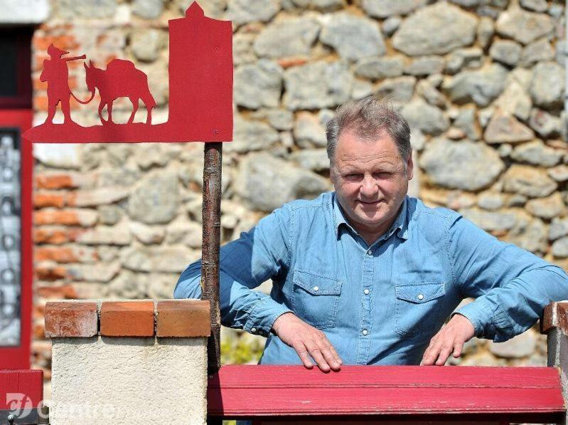 Les Maitres Sonneurs Bed & Breakfast Huriel Eksteriør bilde