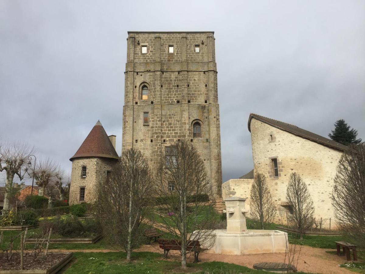 Les Maitres Sonneurs Bed & Breakfast Huriel Eksteriør bilde