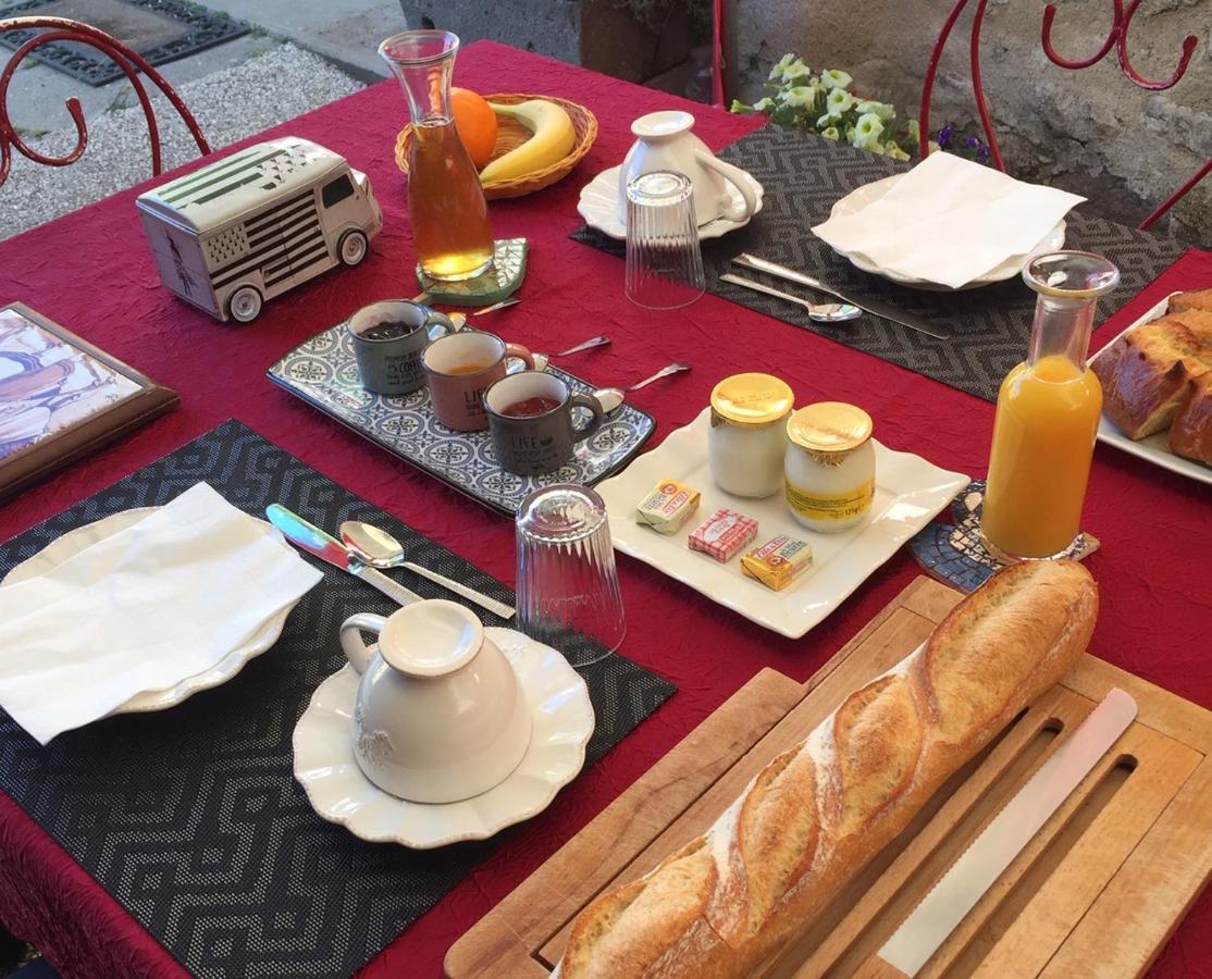 Les Maitres Sonneurs Bed & Breakfast Huriel Eksteriør bilde