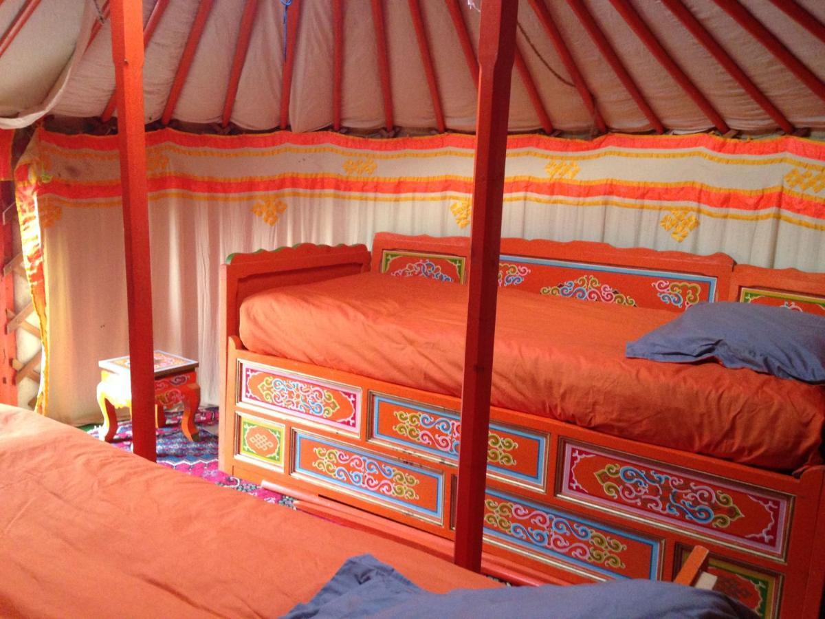 Les Maitres Sonneurs Bed & Breakfast Huriel Eksteriør bilde