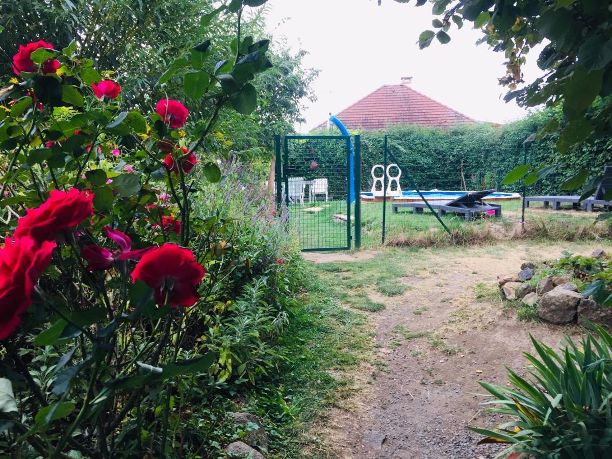 Les Maitres Sonneurs Bed & Breakfast Huriel Eksteriør bilde