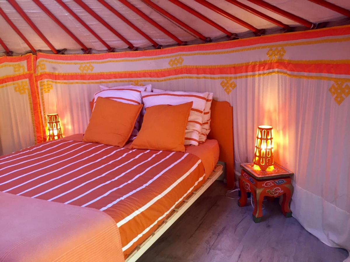 Les Maitres Sonneurs Bed & Breakfast Huriel Eksteriør bilde