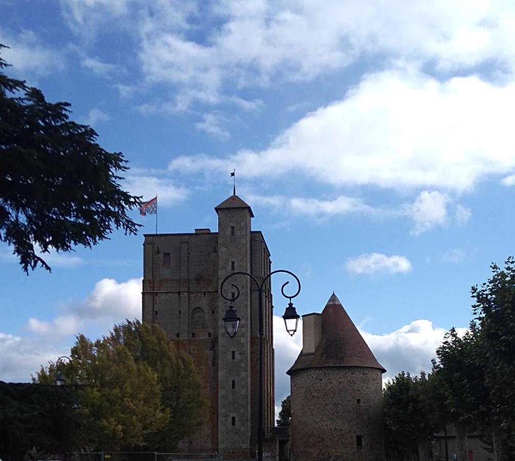 Les Maitres Sonneurs Bed & Breakfast Huriel Eksteriør bilde