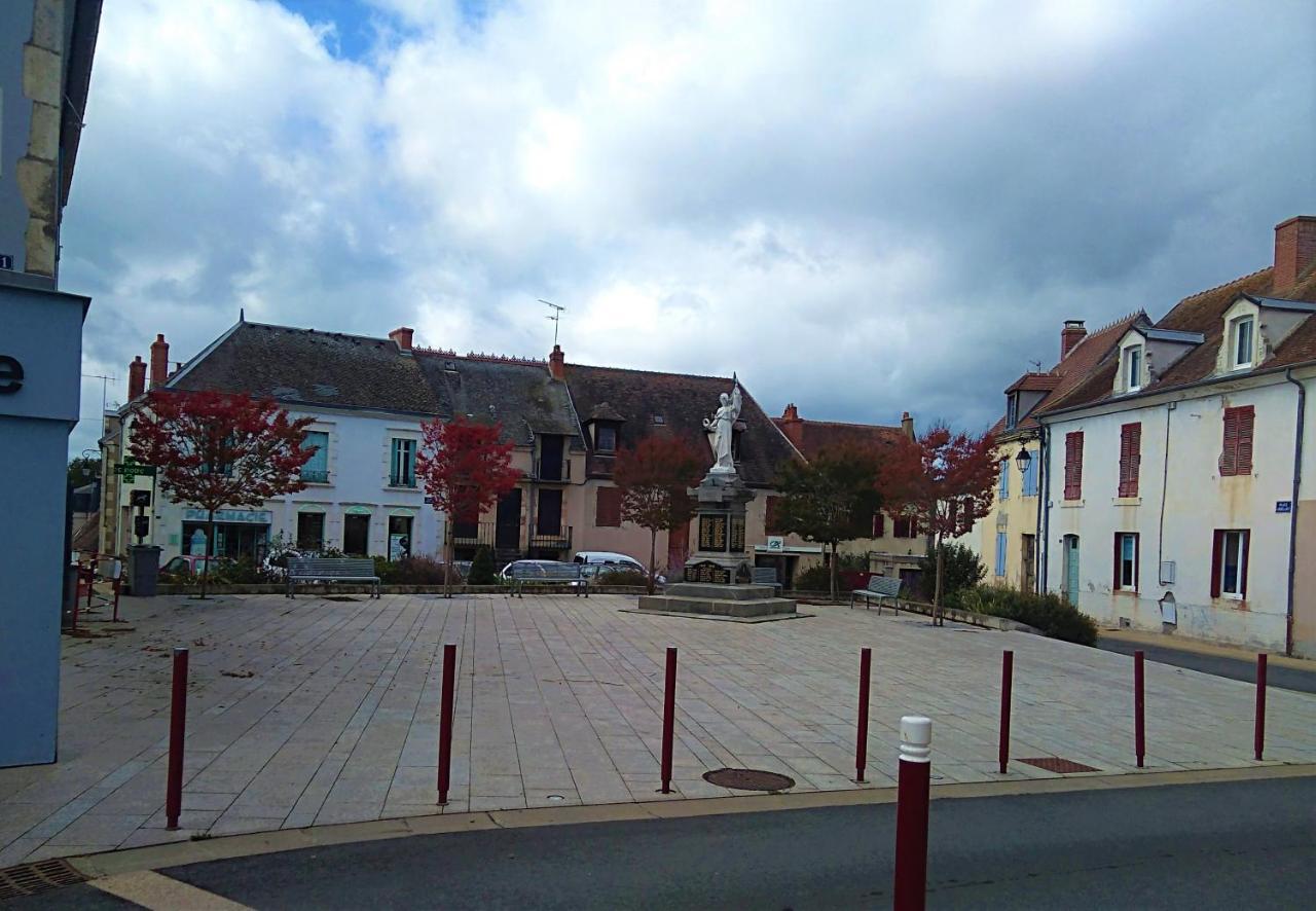 Les Maitres Sonneurs Bed & Breakfast Huriel Eksteriør bilde