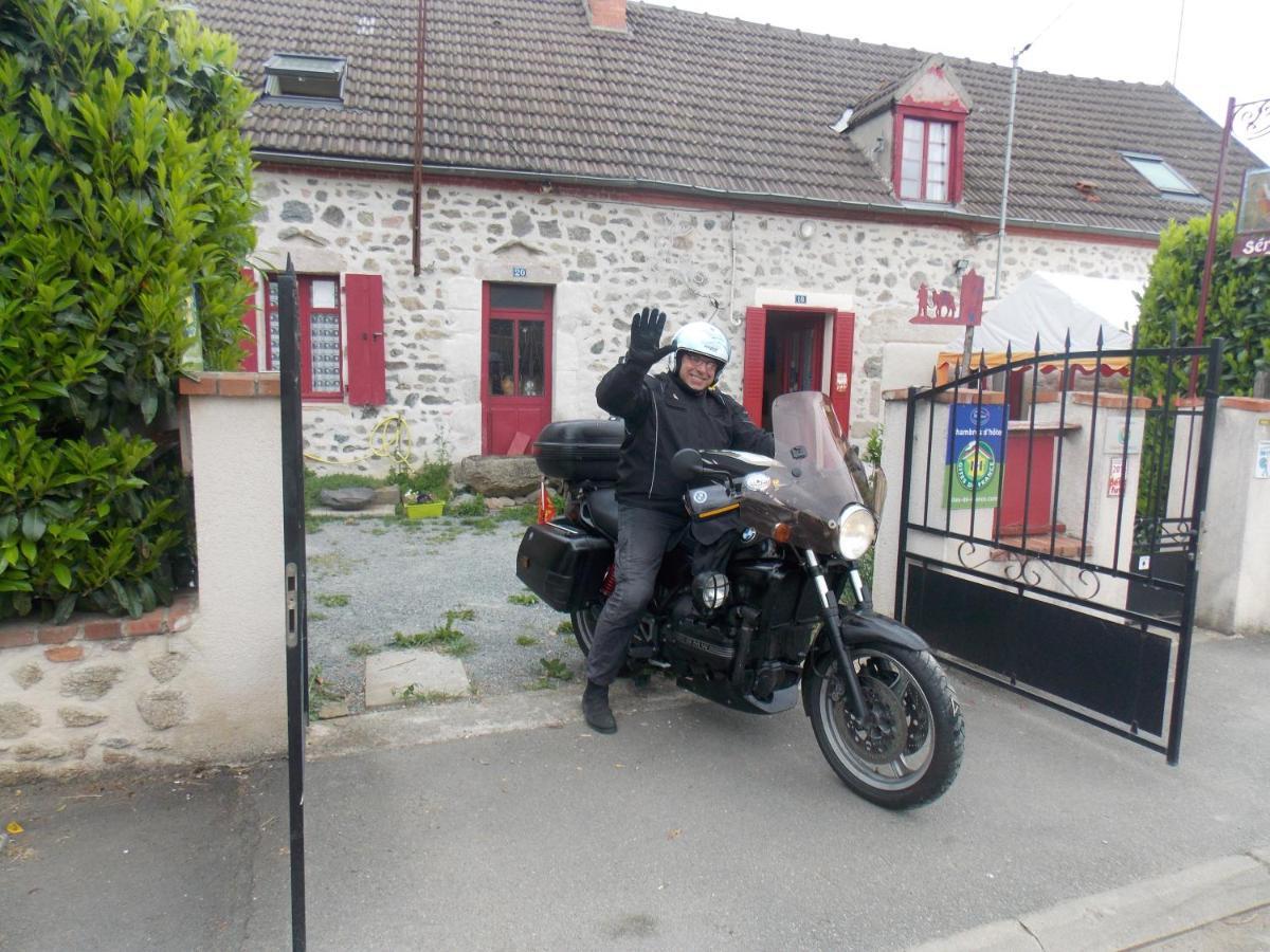 Les Maitres Sonneurs Bed & Breakfast Huriel Eksteriør bilde